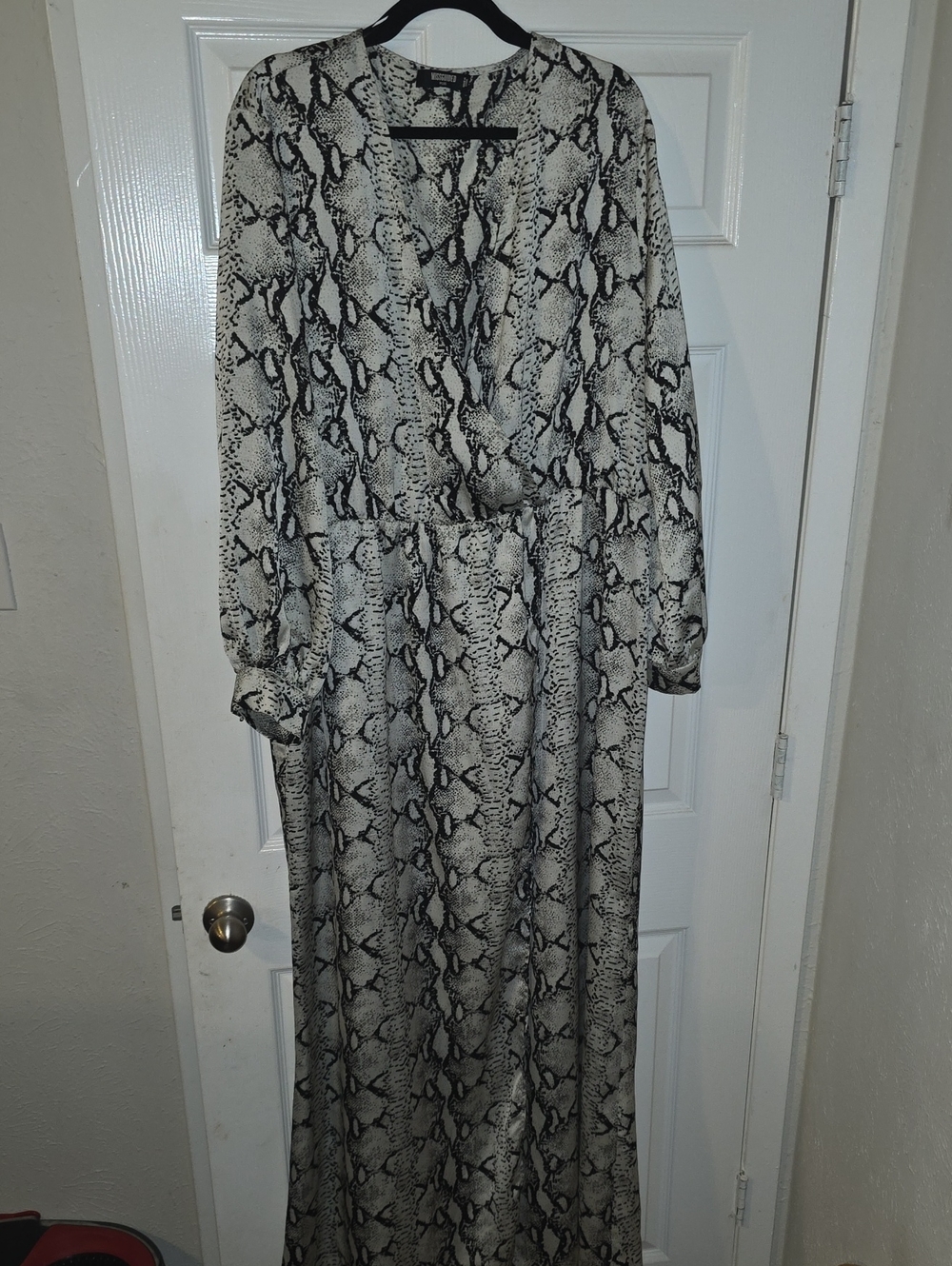 Missguided + Black and White Snake Print Maxi Dress